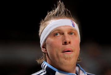 DENVER - OCTOBER 28:  Chris Andersen #11 of the Denver Nuggets warms up prior to facing the Utah Jazz during NBA action at Pepsi Center on October 28, 2009 in Denver, Colorado. The Nuggets defeated the Jazz 114-105.  (Photo by Doug Pensinger/Getty Images)