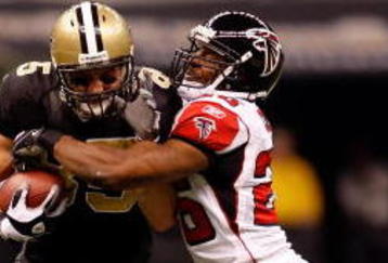 NEW ORLEANS - NOVEMBER 02:  David Thomas #85 of the New Orleans Saints runs for a first down against Erik Coleman #26 of the Atlanta Falcons during the first quarter of the game at the Louisiana Superdome on November 2, 2009 in New Orleans, Louisiana.(Photo by Chris Graythen/Getty Images)