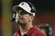 MIAMI - JANUARY 4: Head coach Bob Stoops of the Oklahoma Sooners looks on during the final minutes before losing 55-19 to the USC Trojans in the FedEx Orange Bowl 2005 National Championship on January 4, 2005 at Pro Player Stadium in Miami, Florida. (Photo by Brian Bahr/Getty Images) 