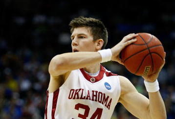 KANSAS CITY, MO - MARCH 21:  Cade Davis #34 of the Oklahoma Sooners looks to make a play with the ball during their second round game against the Michigan Wolverines in the NCAA Division I Men's Basketball Tournament at the Sprint Center on March 21, 2009 in Kansas City, Missouri. The Sooners defeated the Wolverines 73-63.  (Photo by Jamie Squire/Getty Images)