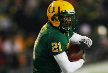 EUGENE,OR - DECEMBER 03:  LaMichael James #21 of the Oregon Ducks runs with the ball against the Oregon State Beavers at Autzen Stadium on December 3, 2009 in Eugene, Oregon. (Photo by Tom Hauck/Getty Images)