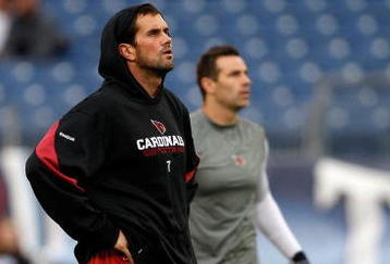 NASHVILLE, TN - NOVEMBER 29:  Matt Leinart #7 and teammate Kurt Warner #13 of the Arizona Cardinals warm up before the start of their game against the Tennessee Titans at LP Field on November 29, 2009 in Nashville, Tennessee.  (Photo by Streeter Lecka/Getty Images)