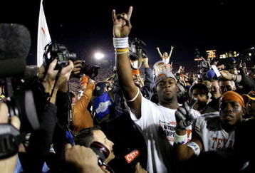 PASADENA, CA - JANUARY 04:  Quarterback Vince Young #10 of the Texas Longhorns celebrates after defeating the USC Trojans in the final moments of the BCS National Championship Rose Bowl Game at the Rose Bowl on January 4, 2006 in Pasadena, California.  Texas defeated USC 41-38.  (Photo by Harry How/Getty Images)