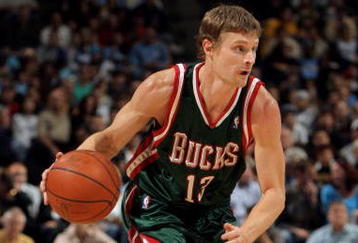 DENVER - NOVEMBER 18:  Luke Ridnour #13 of the Milwaukee Bucks controls the ball against the Denver Nuggets at the Pepsi Center on November 18, 2008 in Denver, Colorado. The Nuggets defeated the Bucks 114-105.  (Photo by Doug Pensinger/Getty Images)