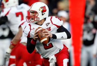 CINCINNATI - OCTOBER 24:  Will Stein #2 of the Louisville Cardinals runs with the ball during the Big East Conference game against the Cincinnati Bearcats at Nippert Stadium on October 24, 2009 in Cincinnati, Ohio.  (Photo by Andy Lyons/Getty Images)
