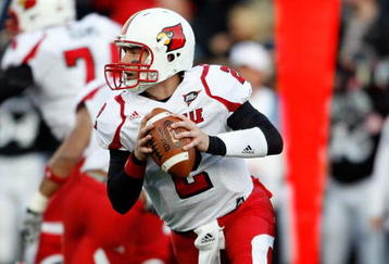 CINCINNATI - OCTOBER 24:  Will Stein #2 of the Louisville Cardinals runs with the ball during the Big East Conference game against the Cincinnati Bearcats at Nippert Stadium on October 24, 2009 in Cincinnati, Ohio.  (Photo by Andy Lyons/Getty Images)