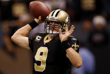 NEW ORLEANS - NOVEMBER 30: Quarterback Drew Brees #9 of the New Orleans Saints throws the ball in the first quarter of the game against the New England Patriots at Louisana Superdome on November 30, 2009 in New Orleans, Louisiana. (Photo by Chris Graythen/Getty Images)
