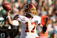 PHILADELPHIA - NOVEMBER 29: Jason Campbell #17 of the Washington Redskins passes against The Philadelphia Eagles during their game at Lincoln Financial Field on November 29, 2009 in Philadelphia, Pennsylvania. (Photo by Al Bello/Getty Images)