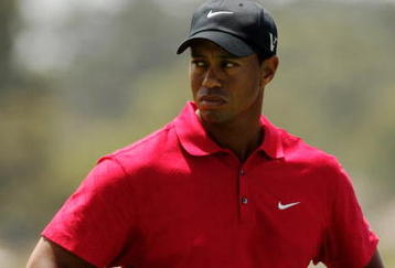 MELBOURNE, AUSTRALIA - NOVEMBER 15:  Tiger Woods of the USA prepares to play an approach shot on the 1st hole during the final round of the 2009 Australian Masters at Kingston Heath Golf Club on November 15, 2009 in Melbourne, Australia.  (Photo by Mark Dadswell/Getty Images)
