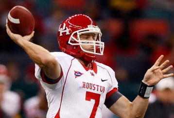 NEW ORLEANS - OCTOBER 17:  Quarterback Case Keenum #7 of the Houston Cougars throws the ball against the Tulane Green Wave at the Louisiana Superdome on October 17, 2009 in New Orleans, Louisiana.  (Photo by Chris Graythen/Getty Images)