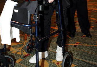 DALLAS, TX - MARCH 7:  Owner Al Davis of the Oakland Raiders arrives at the NFL Owners Meeting on March 7, 2006 in Dallas, Texas.  (Photo by Ronald Martinez/Getty Images) 