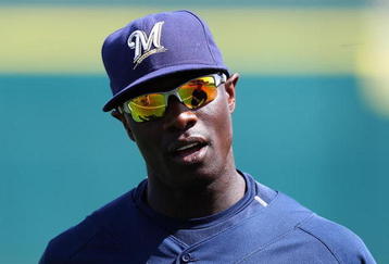 GOODYEAR , AZ - MARCH 06:  Mike Cameron #25 of the Milwaukee Brewers warms up beforethe spring training game against the Cleveland Indians at Goodyear Ballpark on March 6, 2009 in Goodyear, Arizona. The Brewers defeated the Indians 17-7.  (Photo by Christian Petersen/Getty Images)