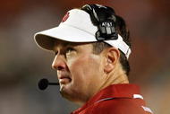 MIAMI GARDENS, FL - OCTOBER 03:  Head coach Bob Stoops of the Oklahoma Sooners looks up to the scoreboard with less than a minute to go in the game against the Miami Hurricanes at Land Shark Stadium on October 3, 2009 in Miami Gardens, Florida. Miami defeated Oklahoma 21-20.  (Photo by Doug Benc/Getty Images)