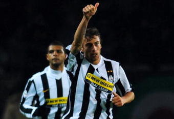 TURIN, ITALY - DECEMBER 05:  Claudio Marchisio of Juventus FC celebrates after scoring during the Serie A match between Juventus and Inter Milan at Olimpico Stadium on December 5, 2009 in Turin, Italy.  (Photo by Valerio Pennicino/Getty Images)