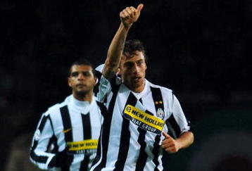 TURIN, ITALY - DECEMBER 05:  Claudio Marchisio of Juventus FC celebrates after scoring during the Serie A match between Juventus and Inter Milan at Olimpico Stadium on December 5, 2009 in Turin, Italy.  (Photo by Valerio Pennicino/Getty Images)