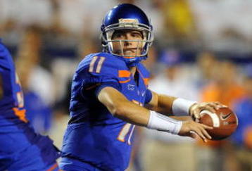 BOISE, ID - SEPTEMBER 3: Quarterback Kellen Moore #6 of the Boise State Broncos sets to throw a pass in the third quarter of the game against the Oregon Ducks at Bronco Stadium on September 3, 2009 in Boise, Idaho. Boise State won the game 19-8. (Photo by Steve Dykes/Getty Images)