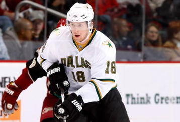 GLENDALE, AZ - NOVEMBER 14:  James Neal #18 of the Dallas Stars skates against the Phoenix Coyotes at Jobing.com Arena on November 14, 2009 in Glendale, Arizona.  (Photo by Jeff Gross/Getty Images)
