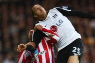 LONDON, ENGLAND - DECEMBER 06:  Bobby Zamora of Fulham battles with Kieran Richardson of Sunderland during the Barclays Premier League match between Fulham and Sunderland at Craven Cottage on December 6, 2009 in London, England.  (Photo by Phil Cole/Getty Images)