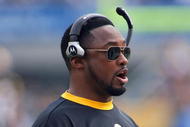 PITTSBURGH - NOVEMBER 15:  Head Coach Mike Tomlin of the Pittsburgh Steelers looks on during their game against the Cincinnati Bengals at Heinz Field on November 15, 2009 in Pittsburgh, Pennsylvania. The Bengals defeated the Steelers 18-12. (Photo by Rick Stewart/Getty Images)