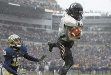 PITTSBURGH - DECEMBER 05:  Mardy Gilyard #1 of the Cincinnati Bearcats catches a two point conversion against the University of Pittsburgh Panthers on December 5, 2009 at Heinz Field in Pittsburgh, Pennsylvania.  (Photo by Jared Wickerham/Getty Images)