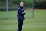 ST ALBANS, ENGLAND - NOVEMBER 23:  Arsene Wenger the Arsenal coach watches his players train during an Arsenal training session at London Colney on November 23, 2009 in St Albans, England.  (Photo by Shaun Botterill/Getty Images)