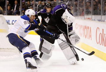 LOS ANGELES, CA - DECEMBER 05:  Goaltender Jonathan Quick #32 of the Los Angeles Kings plays the puck as Alexander Steen #20 of the St. Louis Blues pursues in the third period at Staples Center on December 5, 2009 in Los Angeles, California. The Blues defeated the Kings 5-4 in a shootout.  (Photo by Jeff Gross/Getty Images)