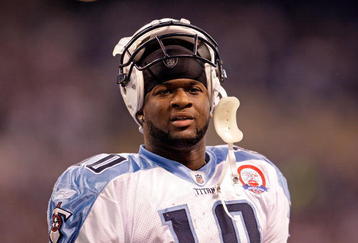 INDIANAPOLIS - DECEMBER 06:  Vince Young #10 of  the Tennessee Titans is pictured during the NFL game against the Indianapolis Colts at Lucas Oil Stadium on December 6, 2009 in Indianapolis, Indiana.  (Photo by Andy Lyons/Getty Images)
