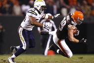 CLEVELAND - DECEMBER 06:  Evan Moore #89 of the Cleveland Browns makes a diving catch in front of Stephen Cooper #54 of the San Diego Chargers at Cleveland Browns Stadium on December 6, 2009 in Cleveland, Ohio.  (Photo by Matt Sullivan/Getty Images)