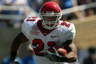 PASADENA, CA - SEPTEMBER 27:  Ryan Matthews #21 of the Frenso State Bulldogs runs with the ball during the game against the UCLA Bruins on September 27, 2008 at the Rose Bowl in Pasadena, California.  (Photo by Stephen Dunn/Getty Images)