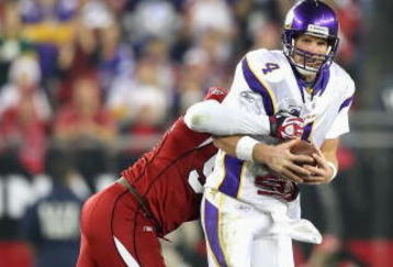 GLENDALE, AZ - DECEMBER 06:  Quarterback Brett Favre #4 of the Minnesota Vikings is sacked by Bertrand Berry #92 of the Arizona Cardinals during the fourth quarter of the NFL game at the Universtity of Phoenix Stadium on December 6, 2009 in Glendale, Arizona.  The Cardinals defeated the Vikings 30-17. (Photo by Christian Petersen/Getty Images)