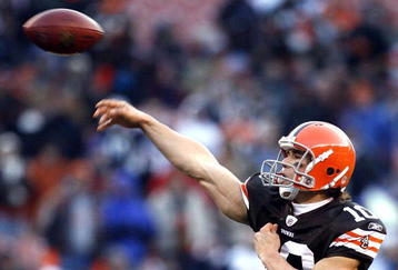 CLEVELAND - DECEMBER 06:  Brady Quinn #10 of the Cleveland Browns throws a pass against the San Diego Chargers at Cleveland Browns Stadium on December 6, 2009 in Cleveland, Ohio.  (Photo by Matt Sullivan/Getty Images)