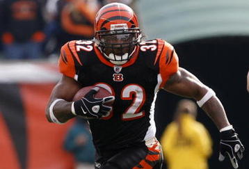 CINCINNATI, OH - DECEMBER 6: Cedric Benson #32 of the Cincinnati Bengals runs against the Detroit Lions in their NFL game at Paul Brown Stadium December 6, 2009 in Cincinnati, Ohio.    (Photo by John Sommers II/Getty Images)