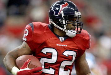 HOUSTON - NOVEMBER 23: Running back Chris Brown #22 of the Houston Texans carries the ball against the Tennessee Titans on November 23, 2009  at Reliant Stadium in Houston, Texas. (The Titans won 20-17.  (Photo by Stephen Dunn/Getty Images)