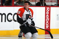 PHILADELPHIA - NOVEMBER 14:  Mike Richards #18 of the Philadelphia Flyers warms up before playing the Buffalo Sabres on November 14, 2009 at Wachovia Center in Philadelphia, Pennsylvania.  (Photo by Jim McIsaac/Getty Images)