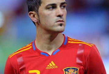 MADRID, SPAIN - NOVEMBER 14:  David Villa of Spain lines-up before the International friendly match between Argentina and Spain at the Vicente Calderon stadium on November 14, 2009 in Madrid, Spain.  (Photo by Denis Doyle/Getty Images)