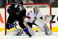 LOS ANGELES, CA - DECEMBER 03: Wayne Simmonds #17 of the Los Angeles Kings scores on a penalty against Brian Elliott #30 goalkeeper of the Ottawa Senators during the first period of the NHL hockey game on December 3, 2009 in Los Angeles, California. (Photo by Kevork Djansezian/Getty Images)