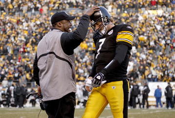 PITTSBURGH - DECEMBER 06: Ben Roethlisberger #7 of the Pittsburgh Steelers is congratulated by head coach Mike Tomlin after throwing a fourth quarter touchdown pass while playing the the Oakland Raiders December 6, 2009 at Heinz Field in Pittsburgh, Pennsylvania. Oakland won the game 27-24.  (Photo by Gregory Shamus/Getty Images)
