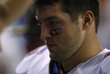 ATLANTA - DECEMBER 5:  Quarterback Tim Tebow #15 of the Florida Gators walks to the locker room at halftime against the Alabama Crimson Tide during the SEC Championship game at Georgia Dome on December 5, 2009 in Atlanta, Georgia.  (Photo by Chris Graythen/Getty Images)