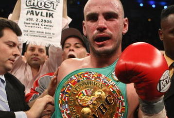 ATLANTIC CITY, NJ - SEPTEMBER 29:  Kelly Pavlik celebrates his victory after his WBC & WBO World Middleweight Championship fight against Jermaine Taylor at Boardwalk Hall on September 29, 2007 in Atlantic City, New Jersey. (Photo by Al Bello/Getty Images)