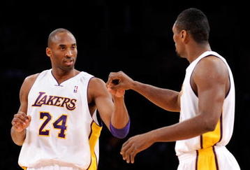 LOS ANGELES, CA - DECEMBER 06:  Kobe Bryant #24 of the Los Angeles Lakers is congratulated by teammate Ron Artest #37 after scoring a basket  against the Phoenix Suns during the first quarter at Staples Center on December 6, 2009 in Los Angeles, California. NOTE TO USER: User expressly acknowledges and agrees that, by downloading and/or using this Photograph, user is consenting to the terms and conditions of the Getty Images License Agreement.  (Photo by Kevork Djansezian/Getty Images)
