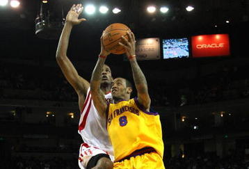 OAKLAND, CA - DECEMBER 03:  Monta Ellis #8 of the Golden State Warriors drives against Trevor Ariza #1 of the Houston Rockets during an NBA game at Oracle Arena on December 3, 2009 in Oakland, California. NOTE TO USER: User expressly acknowledges and agrees that, by downloading and/or using this Photograph, user is consenting to the terms and conditions of the Getty Images License Agreement.  (Photo by Jed Jacobsohn/Getty Images)