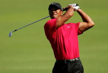 MELBOURNE, AUSTRALIA - NOVEMBER 15:  Tiger Woods of the USA plays an approach shot on the 18th hole during the final round of the 2009 Australian Masters at Kingston Heath Golf Club on November 15, 2009 in Melbourne, Australia.  (Photo by Scott Barbour/Getty Images)