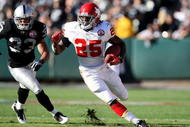 OAKLAND, CA - NOVEMBER 15: Jamaal Charles #25 of the Kansas City Chiefs runs against the Oakland Raiders during an NFL game at Oakland-Alameda County Coliseum on November 15, 2009 in Oakland, California. (Photo by Jed Jacobsohn/Getty Images)