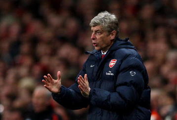 LONDON, ENGLAND - DECEMBER 05:  Arsene Wenger Managare of Arsenal during the Barclays Premier League match between Arsenal and Stoke City at the Emirates Stadium on December 5, 2009 in London, England.  (Photo by Phil Cole/Getty Images)