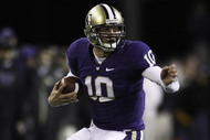 SEATTLE - NOVEMBER 28: Quarterback Jake Locker #10 of the Washington Huskies rushes against the Washington State Cougars on November 28, 2009 at Husky Stadium in Seattle, Washington. The Huskies defeated the Cougars 30-0. (Photo by Otto Greule Jr/Getty Images)