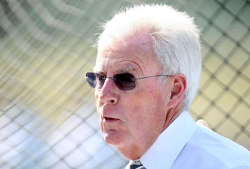 LOS ANGELES, CA - JUNE 08:  ESPN Columnist Peter Gammons watches batting practice before the game between the Los Angeles Dodgers and the Chicago Cubs at Dodger Stadium on June 8,2008 in Los Angeles, California.The Cubs defeated the Dodgers 3-1.   (Photo by Harry How/Getty Images)
