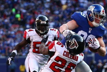 EAST RUTHERFORD, NJ - NOVEMBER 22:  Kevin Boss #89 of the the New York Giants fends off Erik Coleman #26 of the Atlanta Falcons to score a touchdown on November 22, 2009 at Giants Stadium in East Rutherford, New Jersey.  (Photo by Chris McGrath/Getty Images)