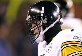 CLEVELAND - DECEMBER 10:  Ben Roethlisberger #7 of the Pittsburgh Steelers looks on as time runs down on the clock late in the fourth quarter while playing the Cleveland Browns on December 10, 2009 at Cleveland Browns Stadium in Cleveland, Ohio. Cleveland won the game 13-6.  (Photo by Gregory Shamus/Getty Images)