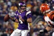 MINNEAPOLIS, MN - DECEMBER 13: Brett Favre #4 of the Minnesota Vikings throws a pass against the Cincinnati Bengals on December 13, 2009 at Hubert H. Humphrey Metrodome in Minneapolis, Minnesota. The Vikings defeated the Bengals 30-10. (Photo by Jim McIsaac/Getty Images)