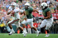 PASADENA, CA - JANUARY 01:  Quarterback Terrelle Pryor #2 of the Ohio State Buckeyes runs with the ball against the Oregon Ducks during the 96th Rose Bowl game on January 1, 2010 in Pasadena, California.  (Photo by Harry How/Getty Images)